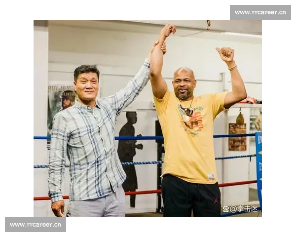 拳击赛事激情四溢赛场争锋不断谁将成为下一个拳王引发全球热议